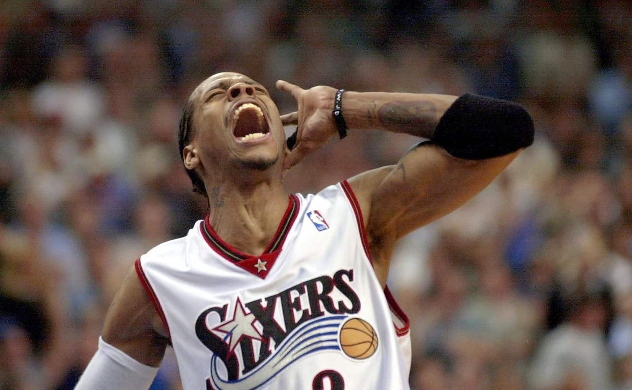 詹姆斯的错位优势：战术背后的秘密（詹姆斯如何利用错位：战术核心揭秘）