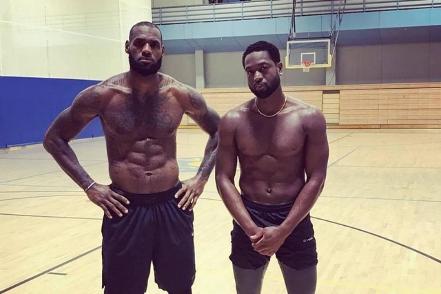 中超：武汉三镇2-0战胜上海申花（中超：武汉三镇2-0零封上海申花）