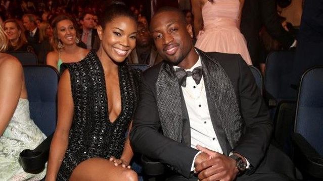 布伦森比赛中换鞋，从Kobe 3换回Kobe 6（布伦森赛场临时换鞋：由Kobe 3改穿Kobe 6）