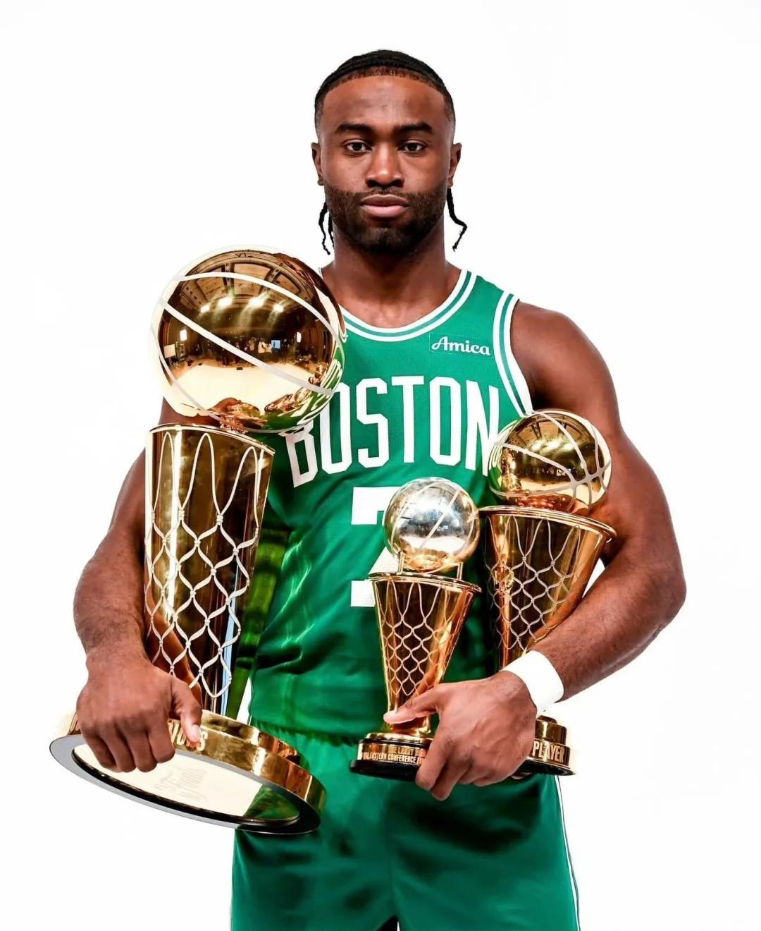 一场4-0！让意甲榜首易主：国米大胜登顶，争冠4强差3分米兰有戏（4-0大胜改写意甲榜首：国米登顶，争冠四强仅差3分，米兰仍有机会）