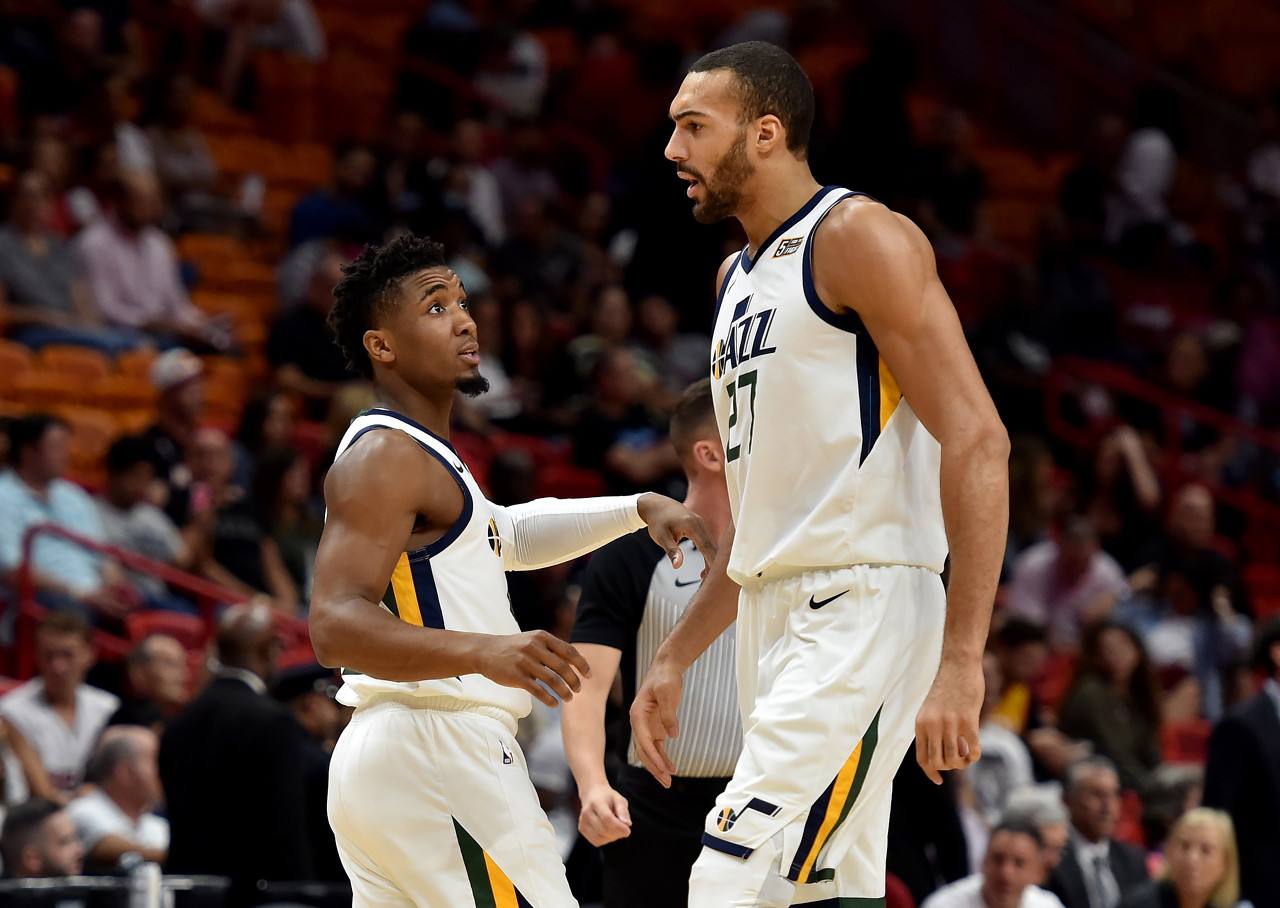 CBA史上最远的三分绝杀，就连深圳男篮队友都满脸震惊（CBA诞生史上最远三分绝杀，深圳队友当场惊呆）